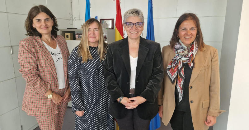 Foto con las personas que asistieron a la reuni&oacute;n
