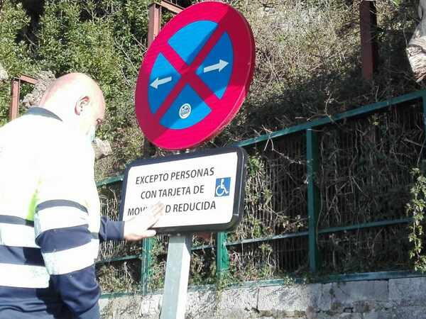 /fotos/Señal de tráfico modificada
