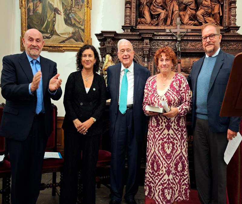 Entrega premio Ana Casanueva al Teléfono de la Esperanza de Asturias